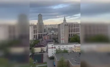 Cигнал воздушной тревоги в Москве: жители столицы РФ в панике выбежали на улицы (видео)