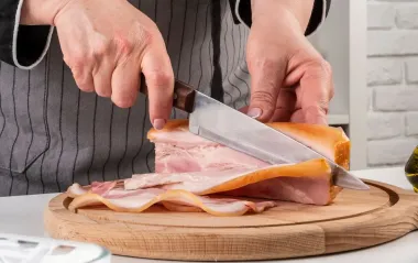 Любите сало? Ось що з вашим організмом відбувається насправді