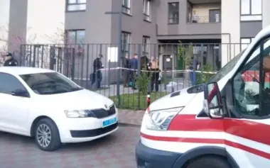 Two teenagers fall from high-rise balcony in Lviv; police investigating circumstances of their deaths. PHOTO