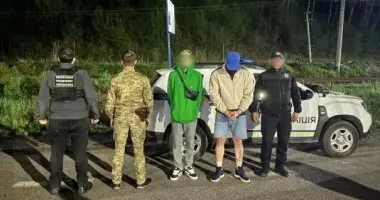 На границе со Словакией переправщик с "клиентом" пытались убежать от правоохранителей