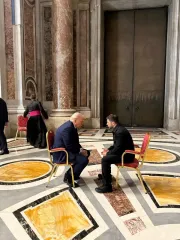 "Блефуют все стороны": о чем говорили Трамп и Зеленский в Риме и когда будет перемирие, — СМИ
