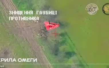 Operators of FPV drones "Kryla Omega" destroyed Russian D-20 howitzer. VIDEO