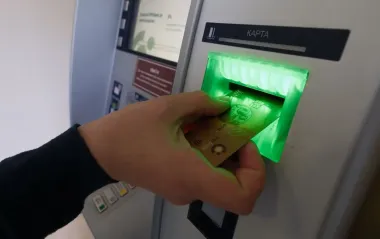 Зарплати чиновників зростають: де платять більше 100 тисяч гривень