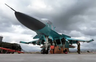 Больше не взлетят: спутниковые снимки обнаружили 2 выведенных из строя бомбардировщика РФ в Моздоке (фото)