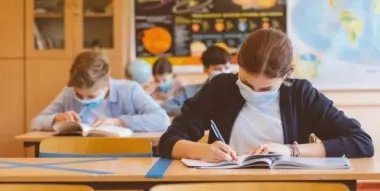Мову агресора хочуть залишити, як іноземну: кожен третій українець - за російську в школах