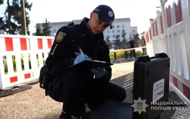 Man attacks police officers with knives in Odesa: both he and officers hospitalized with injuries.. PHOTOS