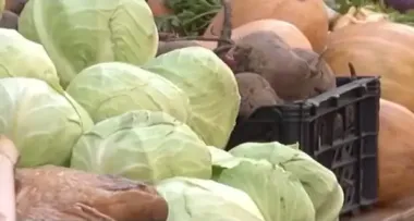 Традиційна перша страва знову з'явиться на українських столах: як змінилися ціни на овочі борщового набору