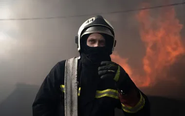 Пошкоджено будинок, горять авто: у Харкові вже шість постраждалих від удару дронами