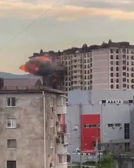 Массированная атака: в Новороссийске ПВО и РЭБ направили БпЛА в жилую многоэтажку (видео)
