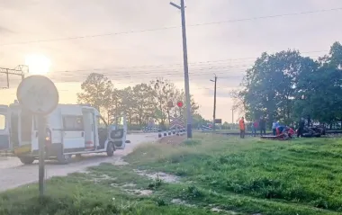 Поїзд переїхав автомобіль у Рівненській області: загинули люди (фото)