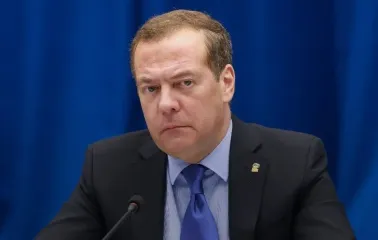 Медведєв цинічно погрожує Україні через відкинуту пропозицію Путіна про "перемир'я"