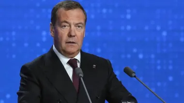 Медведев и Захарова ответили Зеленскому: "10 мая в Киеве может не наступить"