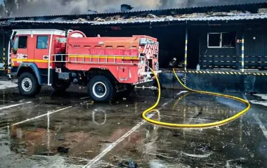 Ворожий дрон знищив депо "Нової пошти" в Ізюмі, виникла масштабна пожежа (фото)