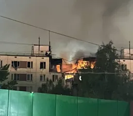 В столице РФ горит жилой дом после взрыва, сообщают о погибших (видео)