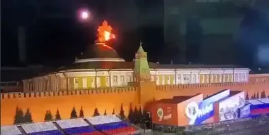 Москву атаковали ударные беспилотники: российские аэропорты остановили работу (видео)