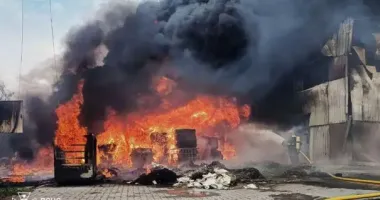 Палало чотири години: на Хмельниччині горіли складські приміщення