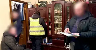 "Хворі" на папері: на Прикарпатті жінки нелегально вивезли синів за кордон
