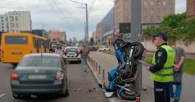 ДТП біля Північного мосту в Києві: водій підрізав мотоцикліста