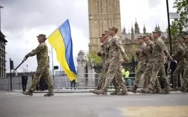 Ukrainian servicemembers take part in military parade in London. PHOTOS