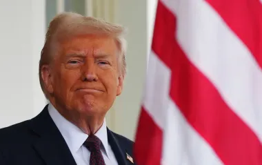 "Католикам сподобалося": Трамп прокоментував фото в образі Папи