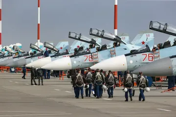 Наращивают количество бомбардировщиков: ВС РФ стягивают стратегическую авиацию в Сибирь (фото)