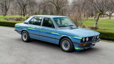 Раритет из 70-х: на аукцион выставили первую заряженную "пятерку" BMW (фото)