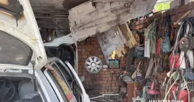 Вибух у гаражі: на Хмельниччині чоловік намагався розібрати залишки ракети