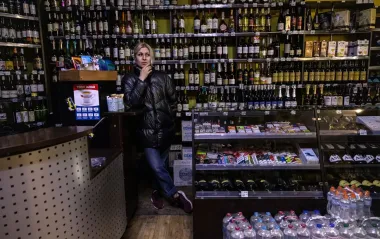 Продаж алкоголю під час війни: які правила в Україні та де найсуворіші обмеження