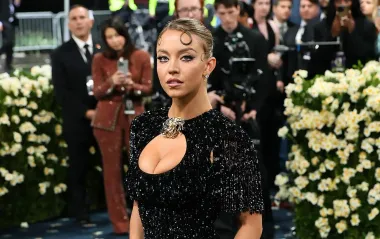 Почему все в восторге от символичного платья Сидни Суини на Met Gala 2025