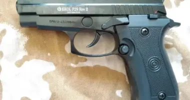 На Тернопільщини у пенсіонерки знайшли пістолет