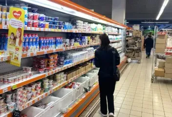 Ціни на молоко, кефір та сметану: сума в чеку зміниться, але не порадує