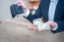 Доходы руководителей растут в десятки раз быстрее, чем зарплаты обычных работников: детали
