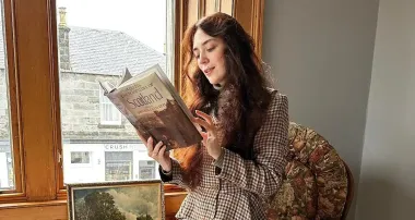 Ведет соцсети на русском: украинское издательство уничтожит тираж книги Юлианны Караман