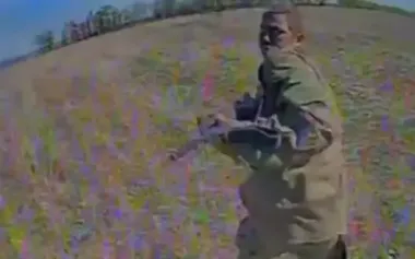 Failed escape attempt: Ukrainian FPV drone catches up with African mercenary in Kupiansk direction. VIDEO