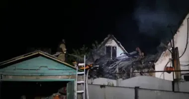 Росіяни атакували Запоріжжя "шахедами": зруйнований будинок, є поранені
