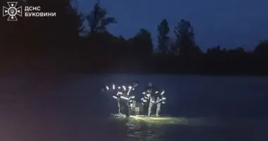 У Чернівцях із річки дістали тіло людини