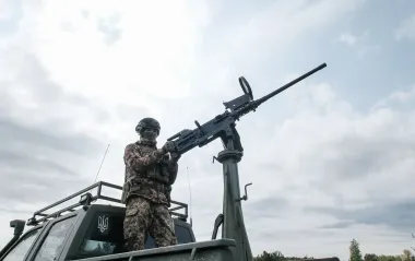 У Києві знову лунають вибухи через повторну атаку дронів