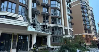 На Київщині внаслідок атаки дрона загорівся недобудований будинок