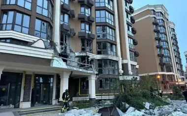 Multi-storey building in Bucha district of Kyiv region was damaged by drone attack (updated). PHOTOS
