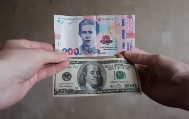 Долар продовжує зниження: свіжі курси в обмінниках