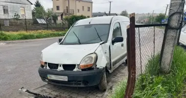 У Львові фургон виїхав на тротуар і переїхав пішохода
