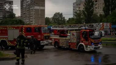 У Києві уламки ворожого дрона впали на територію школи імені Стуса