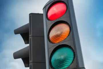 Проїзд на зелене світло коштуватиме прав: водіїв ошелешили новими правилами