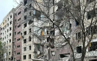 РФ сбросила авиабомбу на многоэтажку в Константиновке: много раненых