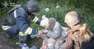 Авіаудар по Сумщині: жінку дістали з-під завалів, є загиблий