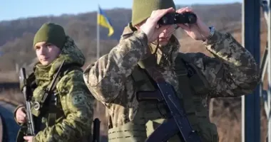 На Закарпатье пограничники обнаружили в микроавтобусе киевлянина старинную икону