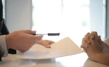 Брат зрадив сестру: обіцянки про спадок зруйновано, тепер він загрожує виселенням із рідного дому