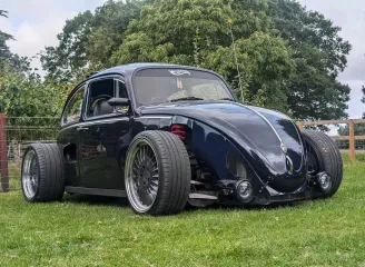 Безумный тюнинг: британец скрестил старый Volkswagen 60-х и спортивный Porsche (фото)