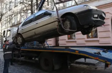 Как быстро и безопасно открыть дверь автомобиля, когда забыли ключи внутри