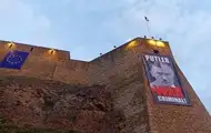 На границе с Россией повесили плакат с "Путлером"